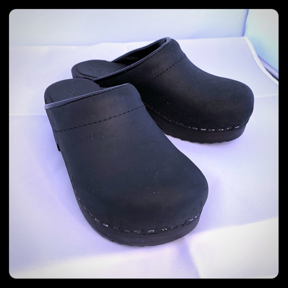 Sanita girl black clogs size 11.5/ 29 Euro